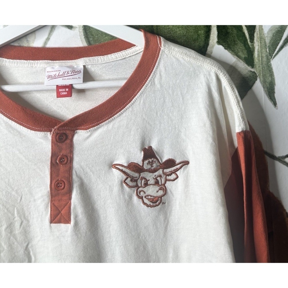 Mitchelle & Ness Texas Longhorns Bevo Ringer Henley Shirt Mens 2XL - Picture 3 of 5